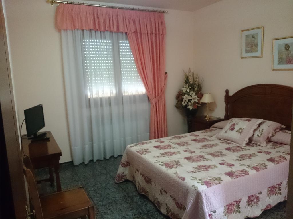 Hostal El Violi Cardona Ngoại thất bức ảnh