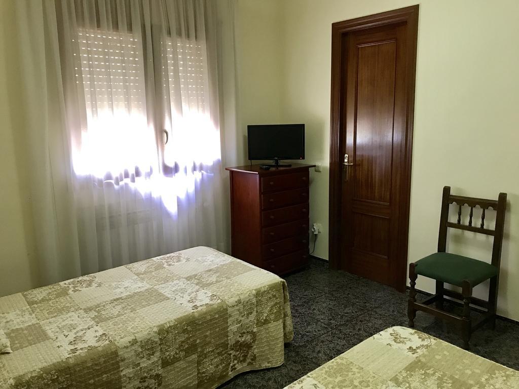 Hostal El Violi Cardona Ngoại thất bức ảnh