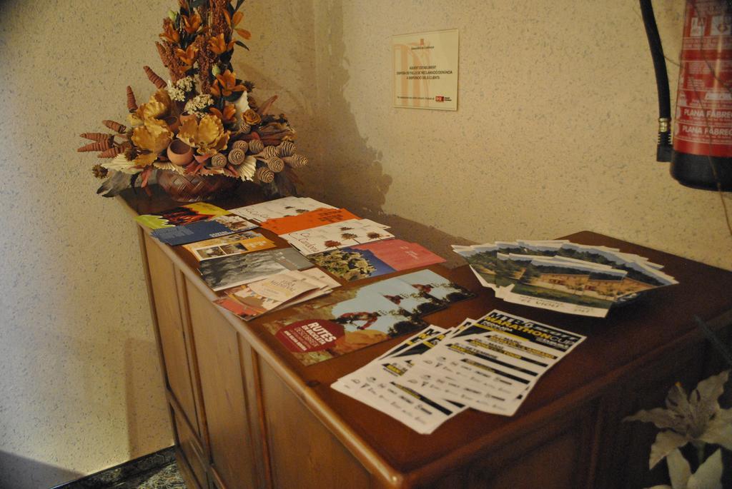 Hostal El Violi Cardona Ngoại thất bức ảnh